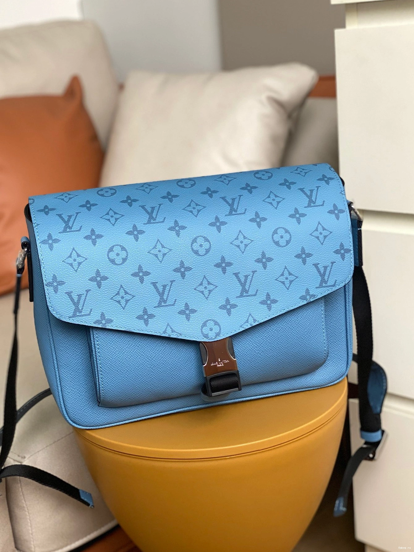 NEW MESSENGER LOUIS VUITTON 0821